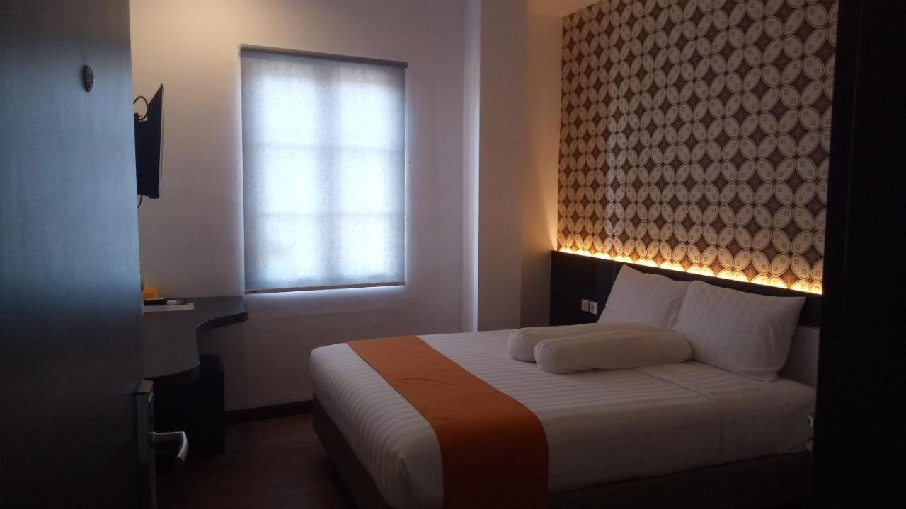 Front One Boutique Tugu Muda Semarang Hotel Kültér fotó